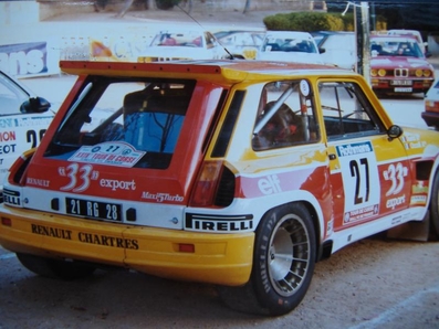Parque Cerrado del 29º Rally Corcega 1985.
29º Tour de Corse - Rallye de France 1985. Renault 5 Maxiturbo (21 RG 28). Abandonó por problemas eléctricos en SS9 Campo al Quarcio - Pont de Noceta de 33,77 Km.

Del 2 al 4 de Mayo, Ajaccio, Córcega, Francia.
Superficie: asfalto.

El Rally tenia un total de 1603.00 km de los que 1122.25 km divididos en 30 tramos eran especiales (1 de ellos fue cancelado, SS5 Sartene - Zonza de 44.23 km, por el fatal accidente de Attilio Bettega en el tramo anterior, SS4 Zerubia - Santa Giulia de 30.60 km).

Tomaron la salida 139 equipos, finalizaron 45.@
Palabras clave: Didier_Auriol;Renault;Maxiturbo;Grupo_B;Corcega;1985;Parque_Cerrado;Corse