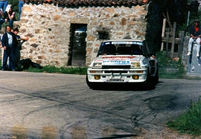 Ange-Paul Franceschi - Patrick Giudicelli
29º Rally Tour de Corse - Rallye de France 1985. Renault 5 Turbo. Abandonó por motor SS11 Ponte Ross - Borgo de 42,29 Km.

Del 2 al 4 de Mayo, Ajaccio, Córcega, Francia.
Superficie: asfalto.

El Rally tenia un total de 1603.00 km de los que 1122.25 km divididos en 30 tramos eran especiales (1 de ellos fue cancelado, SS5 Sartene - Zonza de 44.23 km, por el fatal accidente de Attilio Bettega en el tramo anterior, SS4 Zerubia - Santa Giulia de 30.60 km).

Tomaron la salida 139 equipos, finalizaron 45.@ 
Palabras clave: Renault;Turbo;Corcega;1985;Grupo_B;Corse