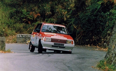 Michel Struyf - J. Begnod
27º Rally Sanremo 1985. Citröen Visa (5720 UQ 06). Abandonó, desconocemos el motivo y en que especial.

Del 29 de Septiembre al 4 de Octubre, Sanremo, Liguria, Imperia, Italia.
Superficie: asfalto - tierra.

El Rally tenia un total de 2340.56 km, de los que 696.90 km divididos en 45 tramos eran especiales (2 de ellos fueron cancelados SS20 Murio 1 de 9.12 km, SS36 Ronde 1 de 37.22 km).

Tomaron la salida 98 equipos, finalizaron 33.@
Palabras clave: Citroen;Visa;Sanremo;1985