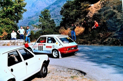 Marco Bravata - Lipari
27º Rally Sanremo 1985. Fiat 127 Sport. Abandonó, desconocemos el motivo y en que especial.

Del 29 de Septiembre al 4 de Octubre, Sanremo, Liguria, Imperia, Italia.
Superficie: asfalto - tierra.

El Rally tenia un total de 2340.56 km, de los que 696.90 km divididos en 45 tramos eran especiales (2 de ellos fueron cancelados SS20 Murio 1 de 9.12 km, SS36 Ronde 1 de 37.22 km).

Tomaron la salida 98 equipos, finalizaron 33.@
Palabras clave: Fiat;Sport;Sanremo;1985