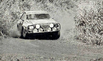 Michèle Mouton - Arne Hertz
17º Rallye Cote d'Ivoire 1985. Audi Sport Quattro S1. Abandonó en CH62.

Éste abandono creó una gran controversia que derramó muchos ríos de tinta en su momento y que nunca se aclaró.

En las primeras fotos del álbum dedicadas al Rally contamos la historia, empezando con un accidente de Mouton durante las pruebas del Audi Sport Quattro S1 para el Rally.

Del 30 de Octubre al 3 de Noviembre, Yamoussoukro, Costa de Marfil.
Superficie: tierra.

El Rally tenia un total de 4103.00 Km con 71 controles horarios.

Se inscribieron 50 equipos, tomaron la salida 50, finalizaron 8.

[/b][url=http://motorcanalsbalil.no-ip.info/displayimage.php?album=711&pid=60942#top_display_media] [b][u]La Historia de la controversia.[/u][/b] [/url]


Palabras clave: Michele_Mouton;Audi;Sport;Quattro;Grupo_B;Costa_Marfil;1985