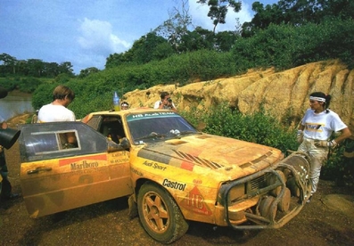 Michèle Mouton - Arne Hertz
17º Rallye Cote d'Ivoire 1985. Audi Sport Quattro S1. Abandonó en CH62.

Éste abandono creó una gran controversia que derramó muchos ríos de tinta en su momento y que nunca se aclaró.

En las primeras fotos del álbum dedicadas al Rally contamos la historia, empezando con un accidente de Mouton durante las pruebas del Audi Sport Quattro S1 para el Rally.

Del 30 de Octubre al 3 de Noviembre, Yamoussoukro, Costa de Marfil.
Superficie: tierra.

El Rally tenia un total de 4103.00 Km con 71 controles horarios.

Se inscribieron 50 equipos, tomaron la salida 50, finalizaron 8.

[/b][url=http://motorcanalsbalil.no-ip.info/displayimage.php?album=711&pid=60942#top_display_media] [b][u]La Historia de la controversia.[/u][/b] [/url]

@
Palabras clave: Michele_Mouton;Audi;Sport;Quattro;Grupo_B;Costa_Marfil;1985;Personajes