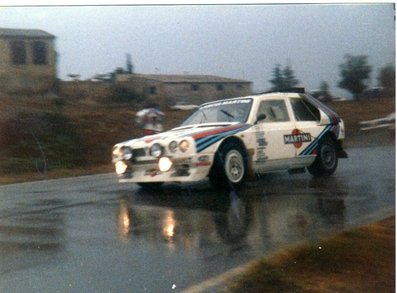 Lancia Delta S4
Circuit de Can Padro 1985
Sant Vicenç de Castellet, Manresa, Barcelona, Catalunya, España.

Henri Toivonen en la presentación Oficial en España del Lancia Delta S4.

Previo al 21º Rallye Catalunya 1985, donde Henri ten­ía que competir con el Delta S4, pero acabó haciéndolo con el Lancia Rally 037, porque no llegaron a tiempo los papeles de homologación del Lancia Delta S4.

Henri abandonó dicho Rallye Catalunya por fuerte accidente en el tercer tramo, "Estenalles" a su paso por la "Font de L'Olla"

Foto de Eduardo Graells
@
Palabras clave: Henri_Toivonen;Lancia;Delta;Grupo_B;Can_Padro;Catalunya;1985