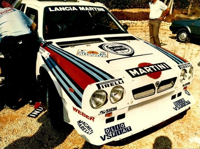 Markku Alen - Ilkka Kivimaki
15º Rali Lois Algarve 1985. Lancia Delta S4 (A6 37179). Abandonó por rotura de transmisiòn, aunque siguio en el rally con el dorsal 0 para seguir evolucionando el coche.
Del 31 Octubre al 2 de Noviembre, Silves - Armação de Pêra (Portugal).
Superficie: grava con 545,00 km divididos en 30 tramos cronometrados.
Tomaron la salida 77 equipos, finalizaron 23.

Es la tercera aparición Oficial Competitiva del Lancia Delta S4, después del debut en el Rally 1000 Pistes, (Francia), donde compitió con la calificación de prototipo, en el 14º Colline di Romagna donde quedó 1º y antes del Debut Oficial en el Mundial de Rallyes en el 34º Lombard RAC Rally de 1985.@
Palabras clave: Markku_Alen;Lancia;Delta;S4;Grupo_B;Algarve;Portugal;1985;parque_cerrado
