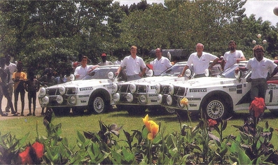 18º Rallye Cote d'Ivoire 1986
Triplete del Equipo Toyota Team Europe
Con los Toyota Celica Twincam Turbo (TCT).

En la parte de la derecha de la foto
#1 (K-AM 5805) Lars-Erik Torph - Bo Thorszelius, clasificado 2º.

En el centro
#3 (K-AM 5660) Bjorn Waldegard - Fred Gallagher, clasificado 1º.

A la izquierda de la foto
#5 (K-AM 5739) Erwin Weber - Gunther Wanger, clasificado 3º.

Del 24 al 27 de Septiembre, Yamoussoukro, Costa de Marfil.
Superficie: tierra.

El Rally tenia un total de 3763 km con 73 controles horarios.

Tomaron la salida 49 equipos, finalizaron 11.
@
Palabras clave: ;Toyota;Celica;Grupo_B;Costa_Marfil;1986;Personajes