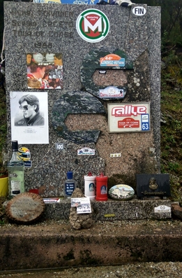 MEMORIAL Henri Toivonen y Sergio Cresto
Monolito en el lugar del accidente
D18, Castirla, Francia
Coordenadas del lugar: 42Â°21'15.0"N 9Â°08'37.3"E
[url=https://goo.gl/5Z2yGX] Localizaciòn del lugar en Google Maps:
(Clickar si lo puede ver en azul ó clickar en foto si no puede ver ningún enlace)
[/url]
Palabras clave: Corse;Corcega;1986;Monolito;Lugar;Coordenadas;Recuerdo;Henri_Toivonen;Sergio_Cresto