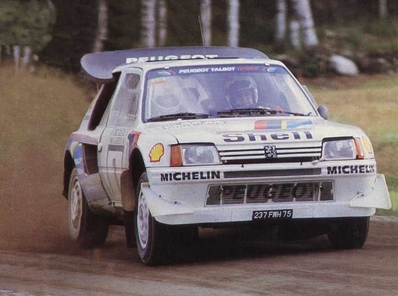 Timo Salonen - Seppo Harjanne
36º Rally de los 1000 Lagos 1986. Peugeot 205 Turbo 16 E2 (237 FWH 75). Clasificado 1º.

De SS1 a SS34, dominó el Rally Markku Alen con el Lancia Delta S4, pero una pequeña salida de pista le hizo perder un tiempo imposible de recuperar hasta el final del mismo (total SS48) quedando 3º.
2º quedó Juha Kankkunen compañero de Equipo de Timo Salonen.

Del 5 al 7 de Septiembre, Jyväskylä, Finlandia.
Superficie: tierra. 
El Rally tenia un total de 1344.89 km de los que 389.97 km divididos en 48 tramos eran especiales, (una de ellas fue cancelada SS8 Savo de 8.11 Km).
Se inscribieron 169 equipos, tomaron la salida 164, finalizaron 81.@
Palabras clave: Timo_Salonen;Seppo_Harjanne;Peugeot;T16;E2;Grupo_B;Finlandia;1986