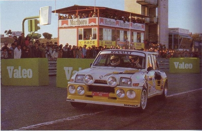 Carlos Sainz Cenamor - Antonio Boto
3º Rally Shalymar / Valeo 1986
(Cto. de España Rallyes de Asfalto)

1º Carlos Sainz - Antonio Boto
Renault 5 MaxiTurbo (VA-4650-M)
2:35.03

2º Salvador Servià - Jordi Sabater
Lancia Rally 037 (2M 6667 P)
2:36.14

3º Beny Fernández - José López Orozco
Opel Manta 400
2:38.52.

Del 15 al 16 de Noviembre, Madrid, España.
Superficie: asfal

El Rally constaba de 21 tramos cronometrados, desconocemos cuantos kilómetros totales.

Se inscribieron un mínimo de 63 equipos, finalizaron un mínimo de 48.
@
Palabras clave: ;Renault;Maxiturbo;Valeo;Madrid;1986;Grupo_B