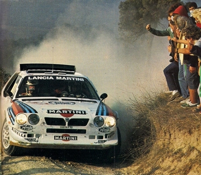 Markku Alén - Ilkka Kivimaki
28º Rally Sanremo 1986. Lancia Delta S4 (TO 33874F). Clasificado 1º.

Equipo Peugeot descalificado
El tercer dí­a del Rally se examinó el Peugeot y se decreto que las aletas de la parte de abajo eran en realidad faldillas. Las faldillas habí­an sido prohibidas después del Córcega, y a pesar de que los coches habí­an pasado las verificaciones pre-rally, se excluyeron todos los Peugeot de inmediato. Peugeot llevó el asunto a la FISA en diciembre, y decidió que la exclusión era ilegal.

Todos los puntos del Rally para el Campeonato se anularon, por eso Sanremo de 1986 no pudo considerarse una prueba de WRC, y por eso Markku Alén fue Campeón del Mundo durante tan solo 10 dí­as.

Del 13 al 17 de Octubre, Sanremo, Imperia, Italia.
Superficie: asfalto - tierra.

El Rally tenía un total de 2148.69 Km de los que 532.60 Km divididos en 40 tramos eran especiales (2 de ellos fueron cancelados SS8 Santa Luce de 12.30 Km y SS22 La Sela 2 de 10.15 Km).

Tomaron la salida 118 equipos, finalizaron 38.
@

Palabras clave: Markku_Alen;Lancia;Delta;S4;Grupo_B;Sanremo;1986