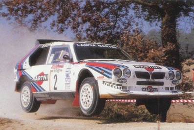 Markku Alén - Ilkka Kivimaki
28º Rally Sanremo 1986. Lancia Delta S4 (TO 33874F). Clasificado 1º.

Equipo Peugeot descalificado
El tercer dí­a del Rally se examinó el Peugeot y se decreto que las aletas de la parte de abajo eran en realidad faldillas. Las faldillas habí­an sido prohibidas después del Córcega, y a pesar de que los coches habí­an pasado las verificaciones pre-rally, se excluyeron todos los Peugeot de inmediato. Peugeot llevó el asunto a la FISA en diciembre, y decidió que la exclusión era ilegal.

Todos los puntos del Rally para el Campeonato se anularon, por eso Sanremo de 1986 no pudo considerarse una prueba de WRC, y por eso Markku Alén fue Campeón del Mundo durante tan solo 10 dí­as.

Del 13 al 17 de Octubre, Sanremo, Imperia, Italia.
Superficie: asfalto - tierra.

El Rally tenía un total de 2148.69 Km de los que 532.60 Km divididos en 40 tramos eran especiales (2 de ellos fueron cancelados SS8 Santa Luce de 12.30 Km y SS22 La Sela 2 de 10.15 Km).

Tomaron la salida 118 equipos, finalizaron 38.
@

Palabras clave: Markku_Alen;Lancia;Delta;Grupo_B;Sanremo;1986