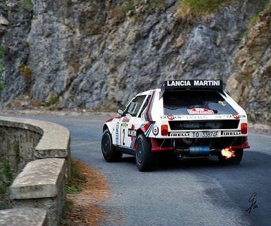 Markku Alén - Ilkka Kivimaki
28º Rally Sanremo 1986. Lancia Delta S4 (TO 33874F). Clasificado 1º.

Equipo Peugeot descalificado
El tercer dí­a del Rally se examinó el Peugeot y se decreto que las aletas de la parte de abajo eran en realidad faldillas. Las faldillas habí­an sido prohibidas después del Córcega, y a pesar de que los coches habí­an pasado las verificaciones pre-rally, se excluyeron todos los Peugeot de inmediato. Peugeot llevó el asunto a la FISA en diciembre, y decidió que la exclusión era ilegal.

Todos los puntos del Rally para el Campeonato se anularon, por eso Sanremo de 1986 no pudo considerarse una prueba de WRC, y por eso Markku Alén fue Campeón del Mundo durante tan solo 10 dí­as.

Del 13 al 17 de Octubre, Sanremo, Imperia, Italia.
Superficie: asfalto - tierra.

El Rally tenía un total de 2148.69 Km de los que 532.60 Km divididos en 40 tramos eran especiales (2 de ellos fueron cancelados SS8 Santa Luce de 12.30 Km y SS22 La Sela 2 de 10.15 Km).

Tomaron la salida 118 equipos, finalizaron 38.
@
Palabras clave: Markku_Alen;Lancia;Delta;Grupo_B;Sanremo;1986