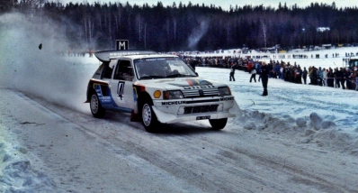 Juha Kankkunen - Juha Piironen
36º Internacional Suecia Rally 1986. Peugeot 205 Turbo 16 E2 (26 FGV 75). Clasificado 1º.

Del 14 al 16 de Febrero, Karlstad, Suecia.
Superficie: nieve - hielo.

El Rally tenia un total de 1670.00 km de los que 556.79 km divididos en 30 tramos eran especiales.

Tomaron la salida 107 equipos, finalizaron 62.@
Palabras clave: ;Juha_Piironen;Peugeot;Turbo;Grupo_B;Suecia;1986;nieve