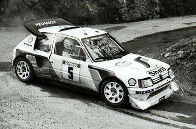 Bruno Saby - Jean François Fauchille
30º Tour de Corse 1986. Peugeot 205 T16 E2 (239 FWH 75), de Bruno Saby - Jean François Fauchille, clasificado 1º, después de que el Equipo Lancia al completo abandonara la prueba a causa del accidente mortal de Henri Toivonen y Sergio Cresto, cuando éstos iban en primera posición con más de 2 minutos de ventaja sobre el mismo Bruno Saby - Jean François Fauchille.

Del 1 al 3 de Mayo, Ajaccio, Córcega, Francia.
Superficie: asfalto.
El Rally tenia un total de 1551.00 km de los que 1122.34 km divididos en 30 tramos eran especiales. (4 de ellos fueron cancelados. SS12 Figarella - Cardo de 15.75 Km, SS18 Corte - Taverna de 26.84 Km, SS19 Moltifao - Speloncato de 38.16 Km y SS20 Corbara - Calenzana de 23.69 Km. Los 3 últimos por el fatal accidente de Henri y Sergio).
Tomaron la salida 122 equipos, finalizaron 31.

En esta edición habí­an 5 tramos de 50 o mas Km cronometrados, SS7 Cozzano - Col de la Serra de 50.84, SS8 Muracciole - Abbazia de 50.00, SS10 Pont d'Altiani - Pont St Laurent de 56.01, SS14 Prunelli - San Pancrazio de 55.67 y SS17 Campe Militaire - Corte de 58.14. Uno de mas de 70 km, SS23 Saint Roch - Suaricchio de 78.19, y otro, el último, SS30 Liamone - Suaricchio de 83.16 Km.

Aquí dejo los kilómetros de cada uno de los 30 tramos del Rally:

1ª ETAPA (01-Mayo-1986)
SS1 Verghia - Pont de la Masina de 38.09 km
SS2 Sainte Marie Sicche - Moca 1 de 23.96 km
SS3 Petreto - Aullene 1 de 20.03 km
SS4 Zerubia - Santa Giulia de 30.60 km
SS5 Sartene - Zonza de 44.23 km
SS6 Aullene - Zicavo de 25.59 km
SS7 Cozzano - Col de la Serra de 50.84 km
SS8 Muracciole - Abbazia de 50.00 km
SS9 Campo al Quarcio - Ponte de Noceta de 33.77 km
SS10 Pont d'Altiani - Pont St Laurent de 56.01 km
SS11 Ponte Rosso - Borgo de 42.29 km

TOTAL ETAPA 415.41 km

2ª ETAPA (02 Mayo-1986)
SS12 Figarella - Cardo (cancelado) de 15.75 km
SS13 Saint Florent - Col de San Stefano de 26.81 km
SS14 Prunelli - San Pancrazio de 55.67 km
SS15 Folelli - Santa Lucia di Moriani de 18.49 km
SS16 Moriani Plage - Orsoni de 20.10 km
SS17 Campe Militaire Corte de 58.14 km
SS18 Corte - Taverna (cancelado) de 26.84 km
SS19 Moltifao - Speloncato (cancelado) de 38.16 km
SS20 Corbara - Calenzana (cancelado) de 23.69 km

TOTAL ETAPA 283.65 km

3ª ETAPA (03-Mayo-1986)
SS21 Norte Dame de la Serra - Pont du Fango de 28.77 km
SS22 Fango - Ota de 48.59 km
SS23 Saint Roch - Suaricchio de 78.19 km
SS24 Tavera - Pont de Mezzana de 30.57 km
SS25 Sainte Marie Sicche - Moca 2 de 23.96 km
SS26 Petreto - Aullene 2 de 20.03 km
SS27 Sorbollano - Santa Giulia de 35.59 km
SS28 Calvese - Agosta Plage de 38.69 km
SS29 Plaine de Peri - Capiglioli de 35.73 km
SS30 Liamone - Suaricchio 83.16 km

TOTAL ETAPA 423.28 km.
SUMANDO LAS TRES ETAPAS, ESTAMOS HABLANDO DE 1122.34 KM CRONOMETRADOS... UNA SALVAJADA...@
Palabras clave: ;Peugeot;Turbo;Corcega;grupo_B;1986;Corse