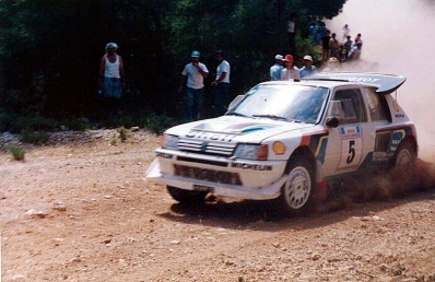 Juha Kankkunen - Juha Piironen
33º Acropolis Rally 1986. Peugeot 205 Turbo 16 E2 (319 FPF 75). Clasificado 1º.

Del 2 al 4 de Junio, Atenas, Grecia.
Superficie: tierra.

El Rally tení­a un total de 1890.00 km de los que 572.13 km divididos en 46 tramos eran especiales (8 de ellas fueron cancelados SS8, SS9, SS10, SS14, SS16, SS21, SS36 y SS45)

Tomaron la salida 101 equipos, finalizaron 34.@
Palabras clave: ;Juha_Piironen;Peugeot;Turbo;Grupo_B;Acropolis;Grecia;1986