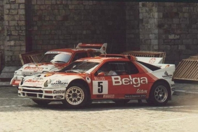 Robert Droogmans - Ronny Joosten
22º Ypres 24 Hours Rally 1986. #5 Ford RS 200 (C200 MNO). Clasificado 1º.

Al fondo de la imagen también se puede ver el #7 MG Metro 6R4 (C730 HOF) de Marc Duez - Willy Lux, clasificado 3º. Ambos del mismo Equipo.

Del 27 al 29 de Junio, Ypres, Bélgica.
Superficie: asfalto.

El Rally estaba dividido en 2 etapas y 411.41 km cronometrados divididos en 37 tramos especiales.

Tomaron la salida 155 equipos, finalizaron 70.@
Palabras clave: Robert_Droogmans;Ford;RS;Grupo_B;Ypres;1986;parque_cerrado