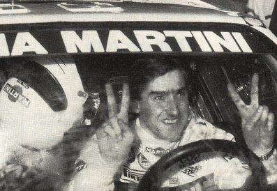 Henri Toivonen
Foto tomada después de ganar el 54º Rallye Automobile de Monte-Carlo 1986.
Lancia Delta S4 (A6 37616), Equipo Martini Lancia.
Copiloto Sergio Cresto

Del 18 al 24 de Enero, Monte-Carlo.
Superficie: asfalto - nieve.

El Rally tenía un total de 3984.00 km de los que 881.20 km divididos en 36 tramos eran especiales.

Tomaron la salida 156 equipos, finalizaron 65.@
Palabras clave: Henri_Toivonen;Personajes;Montecarlo;1986;Lancia;Delta;Grupo_B