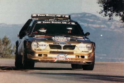 Fabrizio Tabaton - Luciano Tedeschini
22º Rally Catalunya 1986. Lancia Delta S4 (TO 73073E). Clasificado 1º.

Del 23 al 26 de Octubre, Barcelona, Catalunya, España.
Superficie: asfalto.

El Rally tenia un total de 1246.00 km de los que 417.00 km divididos en 30 tramos eran especiales.

Tomaron la salida 84 equipos, finalizaron 49.@
Palabras clave: ;Luciano_Tedeschini;Lancia;Delta;Grupo_B;1986;Catalunya;España;Spain
