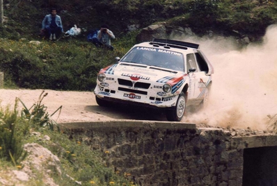 Henri Toivonen - Sergio Cresto
9º Rally Costa Smeralda 1986. Lancia Delta S4 (A6 37614). Clasificado 1º.

Del 16 al 18 de Abril, Porto cervo, norte de Cerdeña, Italia.

Superficie: tierra.
El Rally constaba de 546.00 Km cronometrados divididos en 35 tramos especiales.

Tomaron la salida 79 equipos, finalizaron 32.@
Palabras clave: Henri_Toivonen;Sergio_Cresto;Lancia;Delta;Grupo_B;Smeralda;1986;Esmeralda