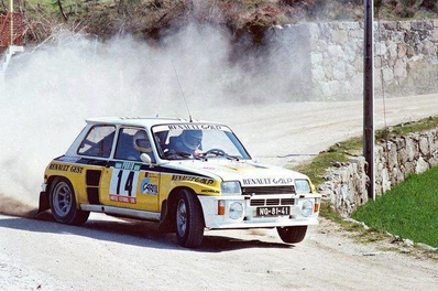 Joaquim Moutinho da Silva Santos - Edgar Fortes
20º Rallye de Portugal 1986. Renault 5 Turbo. Clasificado 1º.
Todos lo Equipos "grandes" se retiraron a causa del accidente que sufriò Joaquin Santos - Miguel Oliveira, con Ford RS 200, en el que murieròn 3 espectadores y muchos otros sufrieron heridas de mayor y menor gravedad. Todos los pilotos estaban indignados por el comportamiento del público, irresponsable y peligroso. (Hay que decir que habà­a público de todas las nacionalidades).@
Palabras clave: Joaquim_Moutinho;Edgar_Fortes;Renault;Turbo;Grupo_B;Portuga;1986