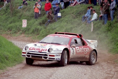 Robert Droogmans - Ronny Joosten
15º Lotto Haspengouwrally 1986. Ford RS200 (C200 MNO). Clasificado 1º.
Belga Team

Del 9 al 11 de Mayo, Landen, Bélgica.
Superficie: asfalto - tierra.

El Rally constaba de 3 etapas con un total de 438.40 km divididos en 36 tramos cronometrados.

Tomaron la salida 106 equipos, finalizaron 54.@
Palabras clave: Haspengouwrally;Grupo_B;Ford;RS200;1986