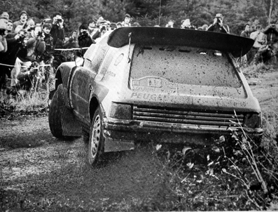 Timo Salonen - Seppo Harjanne
35º Lombard RAC Rally 1986. Peugeot 205 Turbo 16 E2 (319 FPF 75). Clasificado 1º.

Del 16 al 19 de Noviembre, Bath, Inglaterra.
Superficie: Tierra.

El Rally un total de 2537.93 km de los que 515.04 km divididos en 45 tramos eran especiales.

Tomaron la salida 149 equipos, finalizaron 83.@
Palabras clave: Timo_Salonen;Seppo_Harjanne;Grupo_B;Peugeot;Turbo;Inglaterra;1986;Lombard_RAC_Rally