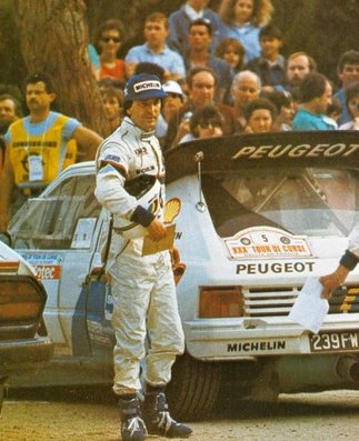 Bruno Saby - Jean François Fauchille
30º Tour de Corse 1986. Peugeot 205 T16 E2 (239 FWH 75), de Bruno Saby - Jean François Fauchille, clasificado 1º, después de que el Equipo Lancia al completo abandonara la prueba a causa del accidente mortal de Henri Toivonen y Sergio Cresto, cuando éstos iban en primera posición con más de 2 minutos de ventaja sobre el mismo Bruno Saby - Jean François Fauchille.

Del 1 al 3 de Mayo, Ajaccio, Córcega, Francia.
Superficie: asfalto.
El Rally tenia un total de 1551.00 km de los que 1122.34 km divididos en 30 tramos eran especiales. (4 de ellos fueron cancelados. SS12 Figarella - Cardo de 15.75 Km, SS18 Corte - Taverna de 26.84 Km, SS19 Moltifao - Speloncato de 38.16 Km y SS20 Corbara - Calenzana de 23.69 Km. Los 3 últimos por el fatal accidente de Henri y Sergio).
Tomaron la salida 122 equipos, finalizaron 31.

En esta edición habí­an 5 tramos de 50 o mas Km cronometrados, SS7 Cozzano - Col de la Serra de 50.84, SS8 Muracciole - Abbazia de 50.00, SS10 Pont d'Altiani - Pont St Laurent de 56.01, SS14 Prunelli - San Pancrazio de 55.67 y SS17 Campe Militaire - Corte de 58.14. Uno de mas de 70 km, SS23 Saint Roch - Suaricchio de 78.19, y otro, el último, SS30 Liamone - Suaricchio de 83.16 Km.

Aquí dejo los kilómetros de cada uno de los 30 tramos del Rally:

1ª ETAPA (01-Mayo-1986)
SS1 Verghia - Pont de la Masina de 38.09 km
SS2 Sainte Marie Sicche - Moca 1 de 23.96 km
SS3 Petreto - Aullene 1 de 20.03 km
SS4 Zerubia - Santa Giulia de 30.60 km
SS5 Sartene - Zonza de 44.23 km
SS6 Aullene - Zicavo de 25.59 km
SS7 Cozzano - Col de la Serra de 50.84 km
SS8 Muracciole - Abbazia de 50.00 km
SS9 Campo al Quarcio - Ponte de Noceta de 33.77 km
SS10 Pont d'Altiani - Pont St Laurent de 56.01 km
SS11 Ponte Rosso - Borgo de 42.29 km

TOTAL ETAPA 415.41 km

2ª ETAPA (02 Mayo-1986)
SS12 Figarella - Cardo (cancelado) de 15.75 km
SS13 Saint Florent - Col de San Stefano de 26.81 km
SS14 Prunelli - San Pancrazio de 55.67 km
SS15 Folelli - Santa Lucia di Moriani de 18.49 km
SS16 Moriani Plage - Orsoni de 20.10 km
SS17 Campe Militaire Corte de 58.14 km
SS18 Corte - Taverna (cancelado) de 26.84 km
SS19 Moltifao - Speloncato (cancelado) de 38.16 km
SS20 Corbara - Calenzana (cancelado) de 23.69 km

TOTAL ETAPA 283.65 km

3ª ETAPA (03-Mayo-1986)
SS21 Norte Dame de la Serra - Pont du Fango de 28.77 km
SS22 Fango - Ota de 48.59 km
SS23 Saint Roch - Suaricchio de 78.19 km
SS24 Tavera - Pont de Mezzana de 30.57 km
SS25 Sainte Marie Sicche - Moca 2 de 23.96 km
SS26 Petreto - Aullene 2 de 20.03 km
SS27 Sorbollano - Santa Giulia de 35.59 km
SS28 Calvese - Agosta Plage de 38.69 km
SS29 Plaine de Peri - Capiglioli de 35.73 km
SS30 Liamone - Suaricchio 83.16 km

TOTAL ETAPA 423.28 km.
SUMANDO LAS TRES ETAPAS, ESTAMOS HABLANDO DE 1122.34 KM CRONOMETRADOS... UNA SALVAJADA...@
Palabras clave: peugeot;Turbo;Còrcega;Grupo_B;1986;personajes;parque_cerrado