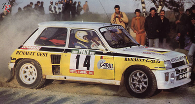 Joaquim Moutinho da Silva Santos - Edgar Fortes
20º Rallye de Portugal 1986. Renault 5 Turbo. Clasificado 1º.
Todos lo Equipos "grandes" se retiraron a causa del accidente que sufriò Joaquin Santos - Miguel Oliveira, con Ford RS 200, en el que murieròn 3 espectadores y muchos otros sufrieron heridas de mayor y menor gravedad. Todos los pilotos estaban indignados por el comportamiento del público, irresponsable y peligroso. (Hay que decir que habà­a público de todas las nacinalidades)@
Palabras clave: Joaquim_Moutinho;Edgar_Fortes;Renault;Turbo;Grupo_B;Portuga;1986