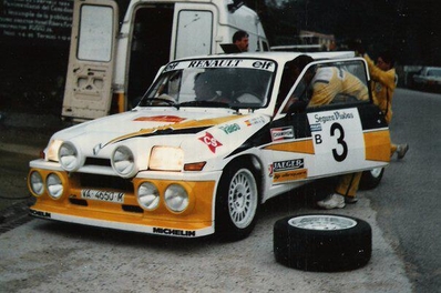 Asistencia en el 22º Rally Catalunya 1986
En el Renault 5 Maxiturbo (VA-4650-M) de Carlos Sainz - Antonio Boto, clasificado 2º.
Foto en el final SS2, Les Solanes.

Del 23 al 26 de Octubre, Barcelona, Catalunya, España.
Superficie: asfalto.

El Rally tenia un total de 1246.00 km de los que 417.00 km divididos en 30 tramos eran especiales.

Tomaron la salida 84 equipos, finalizaron 49.

© Joan Al
@
Palabras clave: ;Renault;Maxiturbo;Grupo_B;1986;Catalunya;Asistencias;España;Spain