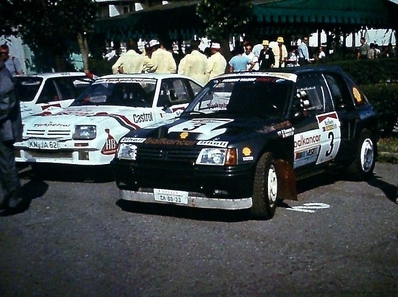 Parque Cerrado del 15º Marlboro Günaydin Turkish Rally 1986
3# Peugeot 205 Turbo 16 (CK 00 33) de Ilia Chubrikov - Nikolai Manolov, clasificado 2º.
SBA Balcan Car

A la izquierda:
4# Opel Manta 400 (KN-JA 52) de Ali Bacioglu - Metin Çeker, clasificado 6º.

Del 27 al 29 de Junio, Istanbul.
Superficie: tierra.

Desconocemos los kilómetros tanto totales como cronometrados de los que constaba la prueba.

Tomaron la salida 53 equipos, finalizaron 19.
@
Palabras clave: Peugeot;Gunaydin;1986;Grupo_B