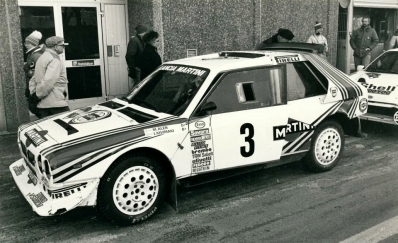 Markku Alén - Ilkka Kivimaki
36º Internacional Suecia Rally 1986. Lancia Delta S4 (A6 37613). Clasificado 2º.

Del 14 al 16 de Febrero, Karlstad, Suecia.
Superficie: nieve - hielo.

El Rally tenia un total de 1670.00 km de los que 556.79 km divididos en 30 tramos eran especiales.

Tomaron la salida 107 equipos, finalizaron 62.@
Palabras clave: Lancia;Suecia;Markku_Alen;S4;Delta;Grupo_B;1986