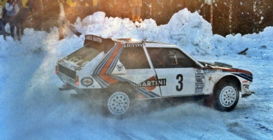Markku Alén - Ilkka Kivimaki
36º Internacional Suecia Rally 1986. Lancia Delta S4 (A6 37613). Clasificado 2º.

Del 14 al 16 de Febrero, Karlstad, Suecia.
Superficie: nieve - hielo.

El Rally tenia un total de 1670.00 km de los que 556.79 km divididos en 30 tramos eran especiales.

Tomaron la salida 107 equipos, finalizaron 62.@
Palabras clave: Lancia;Suecia;Markku_Alen;S4;Delta;Grupo_B;nieve;1986