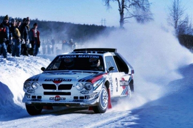 Markku Alén - Ilkka Kivimaki
36º Internacional Suecia Rally 1986. Lancia Delta S4 (A6 37613). Clasificado 2º.

Del 14 al 16 de Febrero, Karlstad, Suecia.
Superficie: nieve - hielo.

El Rally tenia un total de 1670.00 km de los que 556.79 km divididos en 30 tramos eran especiales.

Tomaron la salida 107 equipos, finalizaron 62.@
Palabras clave: Lancia;Suecia;Markku_Alen;S4;Delta;Grupo_B;nieve;1986