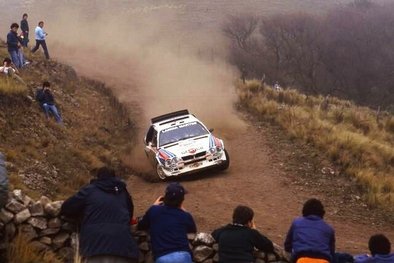 Markku Alén - Ilkka Kivimäki
6º Marlboro Rally de Argentina 1986. Lancia Delta S4 (TO 90680E). Clasificado 2º.

Del 6 al 9 de Agosto, Buenos Aires - Cordoba, Argentina.
Superficie: tierra.

El Rally tenia un total de 2072.00 km de los que 624.35 km divididos en 27 tramos eran especiales, (una de ellas fue cancelada SS19 Tanti - Cuchilla Nevada de 30.59 km).

Tomaron la salida 150 equipos, finalizaron 50.@
Palabras clave: Markku_Alen;Grupo_B;Lancia;Delta;Argentina;1986