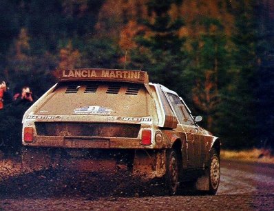 Markku Alén - Ilkka Kivimaki
35º Lombard RAC Rally 1986. Lancia Delta S4 (TO 19737F). Clasificado 2º.

Del 16 al 19 de Noviembre, Bath, Inglaterra.
Superficie: Tierra.

El Rally un total de 2537.93 km de los que 515.04 km divididos en 45 tramos eran especiales.

Tomaron la salida 149 equipos, finalizaron 83.@
Palabras clave: Markku_Alen;Ilkka_Kivimaki;Grupo_B;Lancia;Delta;S4;Inglaterra;1986;Lombard_RAC_Rally