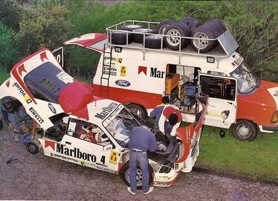 Asistencia del Equipo Ford RACE Marlboro en el 9º Rally Sierra Morena 1986
En el Ford RS200 (2-M-5557-P) de Antonio Zanini - Josep Autet, clasificado 2º.

Comentario de Josep Autet:
El 28-09-2014 en nuestra página de Facebook MUNDO RALLY RETRO (GrupoB):

"Tuvimos de correr de lo lindo para superar a Jimmy McRae - Ian Grindrod y su MG Metro 6R4. En la llegada fue un placer recibir un 'congratulations' con aquella risa tan caracterí­stica del padre McRae".

Del 26 al 27 de Abril, Anadalucia, España.
Superficie: asfalto.

Desconocemos de cuantos kilómetros tanto totales como cronometrados constaba la prueba.

Tomaron la salida 54 equipos finalizaron 34.

© Joan Aymami.
@
Palabras clave: Antonio_Zanini;Sierra_Morena;Ford;RS200;Grupo_B;1986;Asistencias