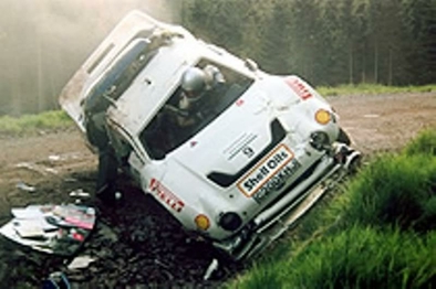 Mark Lovell - Roger Freeman
41º Lloyds Bowmaker RSAC Scottish Rally 1986. Ford RS200 (C200KHJ). Clasificado 2º.

Ésta salida de pista se produjo en SS6 Montreathmont de 2.19 km.

Del 7 al 10 de Junio, Glasgow, Escocia, Reino Unido.
Superficie: tierra.

El Rally constaba de 2 etapas y 374.01 km cronometrados divididos en 54 tramos especiles.

Tomaron la salida 78 equipos, finalizaron 50.

© Pro-Rally Photography
@
Palabras clave: Ford;RS200;Grupo_B;Scottish_Rally;1986;Crash
