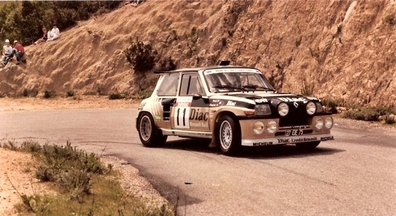 François Chatriot - Michel Périn
30º Tour de Corse 1986. Renault 5 Maxi Turbo (27 FJE 759). Clasificado 2º.

Del 1 al 3 de Mayo, Ajaccio, Córcega, Francia.
Superficie: asfalto.
El Rally tenia un total de 1551.00 km de los que 1122.34 km divididos en 30 tramos eran especiales. (4 de ellos fueron cancelados. SS12 Figarella - Cardo de 15.75 Km, SS18 Corte - Taverna de 26.84 Km, SS19 Moltifao - Speloncato de 38.16 Km y SS20 Corbara - Calenzana de 23.69 Km. Los 3 últimos por el fatal accidente de Henri y Sergio).
Tomaron la salida 122 equipos, finalizaron 31.

En esta edición habí­an 5 tramos de 50 o mas Km cronometrados, SS7 Cozzano - Col de la Serra de 50.84, SS8 Muracciole - Abbazia de 50.00, SS10 Pont d'Altiani - Pont St Laurent de 56.01, SS14 Prunelli - San Pancrazio de 55.67 y SS17 Campe Militaire - Corte de 58.14. Uno de mas de 70 km, SS23 Saint Roch - Suaricchio de 78.19, y otro, el último, SS30 Liamone - Suaricchio de 83.16 Km.

Aquí dejo los kilómetros de cada uno de los 30 tramos del Rally:

1ª ETAPA (01-Mayo-1986)
SS1 Verghia - Pont de la Masina de 38.09 km
SS2 Sainte Marie Sicche - Moca 1 de 23.96 km
SS3 Petreto - Aullene 1 de 20.03 km
SS4 Zerubia - Santa Giulia de 30.60 km
SS5 Sartene - Zonza de 44.23 km
SS6 Aullene - Zicavo de 25.59 km
SS7 Cozzano - Col de la Serra de 50.84 km
SS8 Muracciole - Abbazia de 50.00 km
SS9 Campo al Quarcio - Ponte de Noceta de 33.77 km
SS10 Pont d'Altiani - Pont St Laurent de 56.01 km
SS11 Ponte Rosso - Borgo de 42.29 km

TOTAL ETAPA 415.41 km

2ª ETAPA (02 Mayo-1986)
SS12 Figarella - Cardo (cancelado) de 15.75 km
SS13 Saint Florent - Col de San Stefano de 26.81 km
SS14 Prunelli - San Pancrazio de 55.67 km
SS15 Folelli - Santa Lucia di Moriani de 18.49 km
SS16 Moriani Plage - Orsoni de 20.10 km
SS17 Campe Militaire Corte de 58.14 km
SS18 Corte - Taverna (cancelado) de 26.84 km
SS19 Moltifao - Speloncato (cancelado) de 38.16 km
SS20 Corbara - Calenzana (cancelado) de 23.69 km

TOTAL ETAPA 283.65 km

3ª ETAPA (03-Mayo-1986)
SS21 Norte Dame de la Serra - Pont du Fango de 28.77 km
SS22 Fango - Ota de 48.59 km
SS23 Saint Roch - Suaricchio de 78.19 km
SS24 Tavera - Pont de Mezzana de 30.57 km
SS25 Sainte Marie Sicche - Moca 2 de 23.96 km
SS26 Petreto - Aullene 2 de 20.03 km
SS27 Sorbollano - Santa Giulia de 35.59 km
SS28 Calvese - Agosta Plage de 38.69 km
SS29 Plaine de Peri - Capiglioli de 35.73 km
SS30 Liamone - Suaricchio 83.16 km

TOTAL ETAPA 423.28 km.
SUMANDO LAS TRES ETAPAS, ESTAMOS HABLANDO DE 1122.34 KM CRONOMETRADOS... UNA SALVAJADA...@
Palabras clave: ;Renault;Maxiturbo;Grupo_B;Corcega;1986;Corse