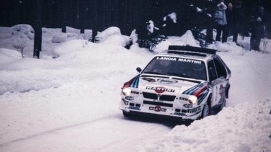 Markku Alén - Ilkka Kivimaki
36º Internacional Suecia Rally 1986. Lancia Delta S4 (A6 37613). Clasificado 2º.

Del 14 al 16 de Febrero, Karlstad, Suecia.
Superficie: nieve - hielo.

El Rally tenia un total de 1670.00 km de los que 556.79 km divididos en 30 tramos eran especiales.

Tomaron la salida 107 equipos, finalizaron 62.@
Palabras clave: Lancia;Suecia;Markku_Alen;Ilkka_Kivimaki;Delta;Grupo_B;nieve;1986