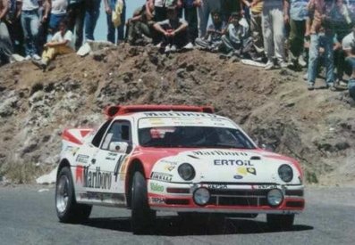 Antonio Zanini Sans - Josep Autet
10º Rally Corte Inglés 1986. Ford RS200 (2-M-5557-P). Clasificado 2º.

Del 4 al 6 de Julio, Las Palmas de Gran Canaria, España.
Superficie: asfalto.

El Rally tenia un total de 693.00 km de los que 288.00 km divididos en 18 tramos eran especiales.

Tomaron la salida 70 equipos finalizaron 36.

Comentario de Josep Autet:
El 28-09-2014 en nuestra página de Facebook MUNDO RALLY RETRO (GrupoB)

"Tuvimos de correr de lo lindo para superar a Jimmy McRae - Ian Grindrod y su MG Metro 6R4. En la llegada fue un placer recibir un 'congratulations' con aquella risa tan caracterí­stica del padre McRae".@
Palabras clave: Antonio_Zanini;Josep_Autet;Ford;RS200;Grupo_B;Corte_Ingles;Canarias;1986