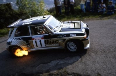 François Chatriot - Michel Périn
30º Tour de Corse 1986. Renault 5 Maxi Turbo (27 FJE 759). Clasificado 2º.

Del 1 al 3 de Mayo, Ajaccio, Córcega, Francia.
Superficie: asfalto.
El Rally tenia un total de 1551.00 km de los que 1122.34 km divididos en 30 tramos eran especiales. (4 de ellos fueron cancelados. SS12 Figarella - Cardo de 15.75 Km, SS18 Corte - Taverna de 26.84 Km, SS19 Moltifao - Speloncato de 38.16 Km y SS20 Corbara - Calenzana de 23.69 Km. Los 3 últimos por el fatal accidente de Henri y Sergio).
Tomaron la salida 122 equipos, finalizaron 31.

En esta edición habí­an 5 tramos de 50 o mas Km cronometrados, SS7 Cozzano - Col de la Serra de 50.84, SS8 Muracciole - Abbazia de 50.00, SS10 Pont d'Altiani - Pont St Laurent de 56.01, SS14 Prunelli - San Pancrazio de 55.67 y SS17 Campe Militaire - Corte de 58.14. Uno de mas de 70 km, SS23 Saint Roch - Suaricchio de 78.19, y otro, el último, SS30 Liamone - Suaricchio de 83.16 Km.

Aquí dejo los kilómetros de cada uno de los 30 tramos del Rally:

1ª ETAPA (01-Mayo-1986)
SS1 Verghia - Pont de la Masina de 38.09 km
SS2 Sainte Marie Sicche - Moca 1 de 23.96 km
SS3 Petreto - Aullene 1 de 20.03 km
SS4 Zerubia - Santa Giulia de 30.60 km
SS5 Sartene - Zonza de 44.23 km
SS6 Aullene - Zicavo de 25.59 km
SS7 Cozzano - Col de la Serra de 50.84 km
SS8 Muracciole - Abbazia de 50.00 km
SS9 Campo al Quarcio - Ponte de Noceta de 33.77 km
SS10 Pont d'Altiani - Pont St Laurent de 56.01 km
SS11 Ponte Rosso - Borgo de 42.29 km

TOTAL ETAPA 415.41 km

2ª ETAPA (02 Mayo-1986)
SS12 Figarella - Cardo (cancelado) de 15.75 km
SS13 Saint Florent - Col de San Stefano de 26.81 km
SS14 Prunelli - San Pancrazio de 55.67 km
SS15 Folelli - Santa Lucia di Moriani de 18.49 km
SS16 Moriani Plage - Orsoni de 20.10 km
SS17 Campe Militaire Corte de 58.14 km
SS18 Corte - Taverna (cancelado) de 26.84 km
SS19 Moltifao - Speloncato (cancelado) de 38.16 km
SS20 Corbara - Calenzana (cancelado) de 23.69 km

TOTAL ETAPA 283.65 km

3ª ETAPA (03-Mayo-1986)
SS21 Norte Dame de la Serra - Pont du Fango de 28.77 km
SS22 Fango - Ota de 48.59 km
SS23 Saint Roch - Suaricchio de 78.19 km
SS24 Tavera - Pont de Mezzana de 30.57 km
SS25 Sainte Marie Sicche - Moca 2 de 23.96 km
SS26 Petreto - Aullene 2 de 20.03 km
SS27 Sorbollano - Santa Giulia de 35.59 km
SS28 Calvese - Agosta Plage de 38.69 km
SS29 Plaine de Peri - Capiglioli de 35.73 km
SS30 Liamone - Suaricchio 83.16 km

TOTAL ETAPA 423.28 km.
SUMANDO LAS TRES ETAPAS, ESTAMOS HABLANDO DE 1122.34 KM CRONOMETRADOS... UNA SALVAJADA...

[b]COPYRIGHT :[/b][url=pascalphotos.net] [b][u]pascalphotos.net.[/u][/b] [/url]
@
Palabras clave: François_Chatriot;Michel_Périn;Renault;Maxi;Turbo;Grupo_B;Còrcega;1986;Corse