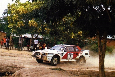 Lars-Erik Torph - Bo Thorszelius
18º Rallye Cote d'Ivoire 1986. Toyota Celica Twincam Turbo -TCT- (K-AM 5805). Clasificado 2º.

Del 24 al 27 de Septiembre, Yamoussoukro, Costa de Marfil.
Superficie: tierra.

El Rally tenia un total de 3763 km con 73 controles horarios.

Tomaron la salida 49 equipos, finalizaron 11.@
Palabras clave: Toyota;Celica;Grupo_B;Costa_Marfil;1986