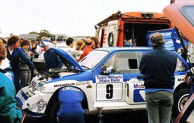 Asistencia del Equipo Austin Rallying en el 24º Tudor Webasto Manx International Rally 1986
En el MG Metro 6R4 (D750 PDM) de David Llewellin - Phil Short, clasificado 2º.

Del 11 al 13 de Septiembre, Douglas, Isla de Man.
Superficie: asfalto.

El Rally tenia un total de 412.85 km cronometrados divididos en 30 tramos especiales (2 de ellos fueron cancelados SS13 Glen Roy de 7.43 km y SS25 West Baldwin de 17.28km)
.
Tomaron la salida 112 equipos, finalizaron 55.@
Palabras clave: MG;Metro;Grupo_B;Manx_International;1986;Asistencias