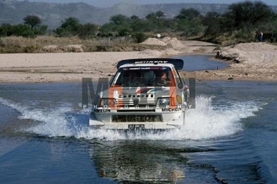 Stig Blomqvist - Bruno Berglund
6º Marlboro Rally Argentina 1986. Peugeot 205 Turbo 16 E2. Clasificado 3º.
El Rally tenia un total de 2072 km de los que 569 km divididos en 27 tramos, eran especiales, (una de ellas fue cancelada SS19).
Tomaron la salida 150 equipos, finalizaron 50.@
Palabras clave: Stig_Blomqvist;Grupo_B;Peugeot;Turbo;Argentina;1986