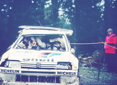 Juha Kankkunen - Juha Piironen
35º Lombard RAC Rally 1986. Peugeot 205 Turbo 16 E2 (237 FWH 75). Clasificado 3º.

Del 16 al 19 de Noviembre, Bath, Inglaterra.
Superficie: Tierra.

El Rally un total de 2537.93 km de los que 515.04 km divididos en 45 tramos eran especiales.

Tomaron la salida 149 equipos, finalizaron 83.@
Palabras clave: ;Juha_Piironen;Peugeot;T16;Grupo_B;1986;Lombard_RAC_Rally;Inglaterra;Crash