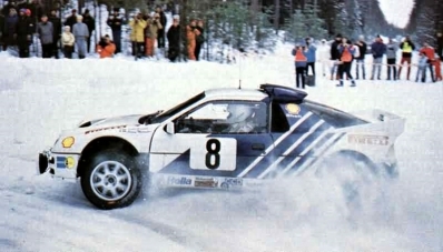 Karl-Erik (Kalle) Grundel - Benny Melander
36º Internacional Suecia Rally 1986. Ford RS200 (B200 Y00). Clasificado 3º.

Del 14 al 16 de Febrero, Karlstad, Suecia.
Superficie: nieve - hielo.

El Rally tenia un total de 1670.00 km de los que 556.79 km divididos en 30 tramos eran especiales.

Tomaron la salida 107 equipos, finalizaron 62.@
Palabras clave: Kalle_Grundel;Ford;Grupo_B;Suecia;1986;nieve