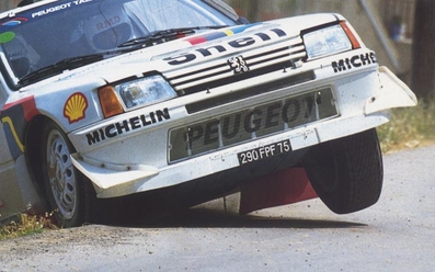 Bruno Saby - Jean-François Fauchille
33º Acropolis Rally 1986. Peugeot 205 Turbo 16 E2 (290 FPF 75). Clasificado 3º.

Del 2 al 4 de Junio, Atenas, Grecia.
Superficie: tierra.

El Rally tení­a un total de 1890.00 km de los que 572.13 km divididos en 46 tramos eran especiales (8 de ellas fueron cancelados SS8, SS9, SS10, SS14, SS16, SS21, SS36 y SS45)

Tomaron la salida 101 equipos, finalizaron 34.@
Palabras clave: ;Peugeot;Turbo;Grupo_B;Acropolis;Grecia;1986
