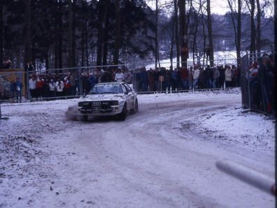 John Bosch - Steve Bond
29º Boucles de Spa Alphonse Delettre 1986. Audi Quattro A2 (N-SM 210) Rothmans Audi Team Holland. Clasificado 3º.

Del 7 al 9 de Febrero, Spa, Lieja, Bélgica. 
Superficie: asfalto.

El Rally constaba de un total de 420.00 km cronometrados.

Tomaron la salida 66 equipos, finalizaron 41.@
Palabras clave: Audi;Quattro;Grupo_B;Boucles_Spa;1986;Nieve