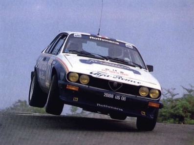 Yves Loubet - Jean-Marc Andrié
30º Rally Tour de Corse - Rallye de France 1986. Alfa Romeo GTV6 (2888 US 06). Clasificado 3º.

Del 1 al 3 de Mayo, Ajaccio, Córcega, Francia.
Superficie: asfalto.
El Rally tenia un total de 1551.00 km de los que 1122.34 km divididos en 30 tramos eran especiales. (4 de ellos fueron cancelados. SS12 Figarella - Cardo de 15.75 Km, SS18 Corte - Taverna de 26.84 Km, SS19 Moltifao - Speloncato de 38.16 Km y SS20 Corbara - Calenzana de 23.69 Km. Los 3 últimos por el fatal accidente de Henri y Sergio).
Tomaron la salida 122 equipos, finalizaron 31.

En esta edición habí­an 5 tramos de 50 o mas Km cronometrados, SS7 Cozzano - Col de la Serra de 50.84, SS8 Muracciole - Abbazia de 50.00, SS10 Pont d'Altiani - Pont St Laurent de 56.01, SS14 Prunelli - San Pancrazio de 55.67 y SS17 Campe Militaire - Corte de 58.14. Uno de mas de 70 km, SS23 Saint Roch - Suaricchio de 78.19, y otro, el último, SS30 Liamone - Suaricchio de 83.16 Km.

Aquí dejo los kilómetros de cada uno de los 30 tramos del Rally:

1ª ETAPA (01-Mayo-1986)
SS1 Verghia - Pont de la Masina de 38.09 km
SS2 Sainte Marie Sicche - Moca 1 de 23.96 km
SS3 Petreto - Aullene 1 de 20.03 km
SS4 Zerubia - Santa Giulia de 30.60 km
SS5 Sartene - Zonza de 44.23 km
SS6 Aullene - Zicavo de 25.59 km
SS7 Cozzano - Col de la Serra de 50.84 km
SS8 Muracciole - Abbazia de 50.00 km
SS9 Campo al Quarcio - Ponte de Noceta de 33.77 km
SS10 Pont d'Altiani - Pont St Laurent de 56.01 km
SS11 Ponte Rosso - Borgo de 42.29 km

TOTAL ETAPA 415.41 km

2ª ETAPA (02 Mayo-1986)
SS12 Figarella - Cardo (cancelado) de 15.75 km
SS13 Saint Florent - Col de San Stefano de 26.81 km
SS14 Prunelli - San Pancrazio de 55.67 km
SS15 Folelli - Santa Lucia di Moriani de 18.49 km
SS16 Moriani Plage - Orsoni de 20.10 km
SS17 Campe Militaire Corte de 58.14 km
SS18 Corte - Taverna (cancelado) de 26.84 km
SS19 Moltifao - Speloncato (cancelado) de 38.16 km
SS20 Corbara - Calenzana (cancelado) de 23.69 km

TOTAL ETAPA 283.65 km

3ª ETAPA (03-Mayo-1986)
SS21 Norte Dame de la Serra - Pont du Fango de 28.77 km
SS22 Fango - Ota de 48.59 km
SS23 Saint Roch - Suaricchio de 78.19 km
SS24 Tavera - Pont de Mezzana de 30.57 km
SS25 Sainte Marie Sicche - Moca 2 de 23.96 km
SS26 Petreto - Aullene 2 de 20.03 km
SS27 Sorbollano - Santa Giulia de 35.59 km
SS28 Calvese - Agosta Plage de 38.69 km
SS29 Plaine de Peri - Capiglioli de 35.73 km
SS30 Liamone - Suaricchio 83.16 km

TOTAL ETAPA 423.28 km.
SUMANDO LAS TRES ETAPAS, ESTAMOS HABLANDO DE 1122.34 KM CRONOMETRADOS... UNA SALVAJADA...@
Palabras clave: Yves_Loubet;Alfa_Romeo;Corcega;1986;Corse