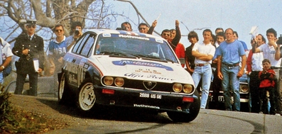 Yves Loubet - Jean-Marc Andrié
30º Rally Tour de Corse - Rallye de France 1986. Alfa Romeo GTV6 (2888 US 06). Clasificado 3º.

Del 1 al 3 de Mayo, Ajaccio, Córcega, Francia.
Superficie: asfalto.
El Rally tenia un total de 1551.00 km de los que 1122.34 km divididos en 30 tramos eran especiales. (4 de ellos fueron cancelados. SS12 Figarella - Cardo de 15.75 Km, SS18 Corte - Taverna de 26.84 Km, SS19 Moltifao - Speloncato de 38.16 Km y SS20 Corbara - Calenzana de 23.69 Km. Los 3 últimos por el fatal accidente de Henri y Sergio).
Tomaron la salida 122 equipos, finalizaron 31.

En esta edición habí­an 5 tramos de 50 o mas Km cronometrados, SS7 Cozzano - Col de la Serra de 50.84, SS8 Muracciole - Abbazia de 50.00, SS10 Pont d'Altiani - Pont St Laurent de 56.01, SS14 Prunelli - San Pancrazio de 55.67 y SS17 Campe Militaire - Corte de 58.14. Uno de mas de 70 km, SS23 Saint Roch - Suaricchio de 78.19, y otro, el último, SS30 Liamone - Suaricchio de 83.16 Km.

Aquí dejo los kilómetros de cada uno de los 30 tramos del Rally:

1ª ETAPA (01-Mayo-1986)
SS1 Verghia - Pont de la Masina de 38.09 km
SS2 Sainte Marie Sicche - Moca 1 de 23.96 km
SS3 Petreto - Aullene 1 de 20.03 km
SS4 Zerubia - Santa Giulia de 30.60 km
SS5 Sartene - Zonza de 44.23 km
SS6 Aullene - Zicavo de 25.59 km
SS7 Cozzano - Col de la Serra de 50.84 km
SS8 Muracciole - Abbazia de 50.00 km
SS9 Campo al Quarcio - Ponte de Noceta de 33.77 km
SS10 Pont d'Altiani - Pont St Laurent de 56.01 km
SS11 Ponte Rosso - Borgo de 42.29 km

TOTAL ETAPA 415.41 km

2ª ETAPA (02 Mayo-1986)
SS12 Figarella - Cardo (cancelado) de 15.75 km
SS13 Saint Florent - Col de San Stefano de 26.81 km
SS14 Prunelli - San Pancrazio de 55.67 km
SS15 Folelli - Santa Lucia di Moriani de 18.49 km
SS16 Moriani Plage - Orsoni de 20.10 km
SS17 Campe Militaire Corte de 58.14 km
SS18 Corte - Taverna (cancelado) de 26.84 km
SS19 Moltifao - Speloncato (cancelado) de 38.16 km
SS20 Corbara - Calenzana (cancelado) de 23.69 km

TOTAL ETAPA 283.65 km

3ª ETAPA (03-Mayo-1986)
SS21 Norte Dame de la Serra - Pont du Fango de 28.77 km
SS22 Fango - Ota de 48.59 km
SS23 Saint Roch - Suaricchio de 78.19 km
SS24 Tavera - Pont de Mezzana de 30.57 km
SS25 Sainte Marie Sicche - Moca 2 de 23.96 km
SS26 Petreto - Aullene 2 de 20.03 km
SS27 Sorbollano - Santa Giulia de 35.59 km
SS28 Calvese - Agosta Plage de 38.69 km
SS29 Plaine de Peri - Capiglioli de 35.73 km
SS30 Liamone - Suaricchio 83.16 km

TOTAL ETAPA 423.28 km.
SUMANDO LAS TRES ETAPAS, ESTAMOS HABLANDO DE 1122.34 KM CRONOMETRADOS... UNA SALVAJADA...@
Palabras clave: Yves_Loubet;Alfa_Romeo;Alfa_Romeo;Corcega;1986;Corse