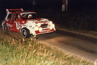 Marc Duez - Willy Lux
22º Rally 24 Heures dÂ´ Ypres / Ieper Westhoek 1986. MG Metro 6R4. Clasificado 3º.
Tomaron la salida 154 participantes, finalizaron 70.@
Palabras clave: Marc_Duez;MG,Metro;Ypres;1986;Grupo_B